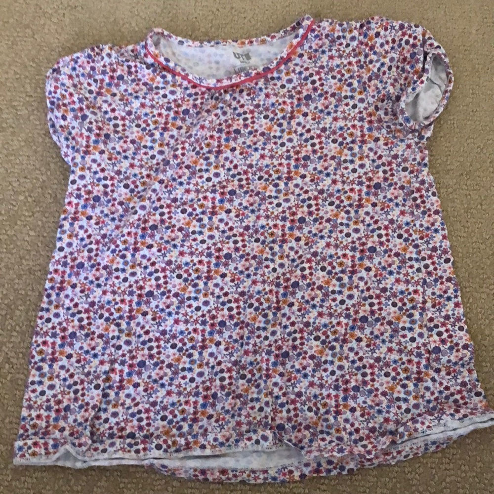 floral uniqlo shirt for kids. perfect condition